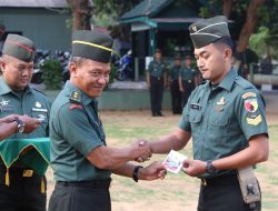 Komitmen Netralitas TNI Diperkuat Dengan Buku Saku Untuk Prajurit Kodim 0826/Pamekasan