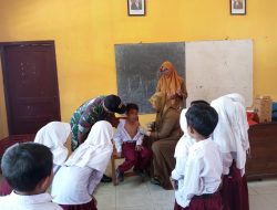 Koramil 0826-11 Batumarmar Dan Bidan Desa Blaban Gelar Imunisasi untuk Siswa SD