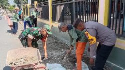 Babinsa Desa Prekbun,Bersama Masyarakat Gotong Royong Pengecoran Jalan Desa
