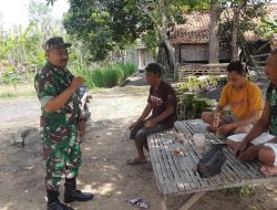 Babinsa Koramil 0826-10/Waru, Beri Imbauan Keselamatan Warga Dalam Menjalankan Aktivitas Sehari-Hari