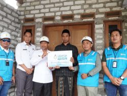 Dibulan Suci Romadhon PLN UP3 Madura Didampingi Seketaris Daerah Salurkan Bantuan Listrik Gratis