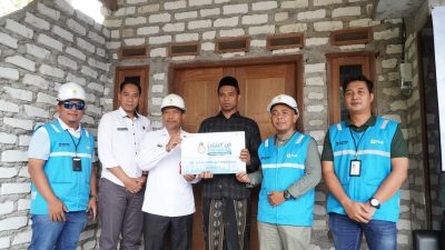 Dibulan Suci Romadhon PLN UP3 Madura Didampingi Seketaris Daerah Salurkan Bantuan Listrik Gratis