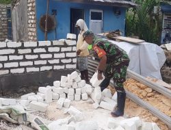 Peduli Terhadap Warga Binaan Babinsa Koramil 0826-10/Waru Bantu  Bangun Rumah Milik Muhlis