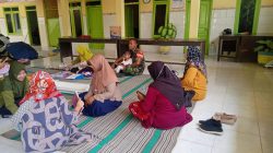 Babinsa Koramil 082601/Pamekasan, Laksanakan Kegiatan Posyandu di Balai Desa Toronan