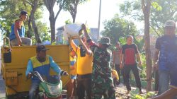 Anggota Kodim 0826/Pamekasan Bersama Aparat Gabungan dan Masyarakat Laksanakan Karya Bakti