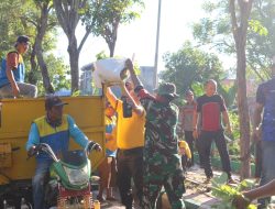 Anggota Kodim 0826/Pamekasan Bersama Aparat Gabungan dan Masyarakat Laksanakan Karya Bakti