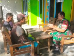 Babinsa Koramil Pademawu Komsos Seorang Nelayan di Dusun Nunggunung, Desa Pagagan