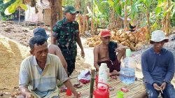 Dekat dengan Rakyat, Babinsa Pasean Perkuat Silaturahmi di Dempo Barat